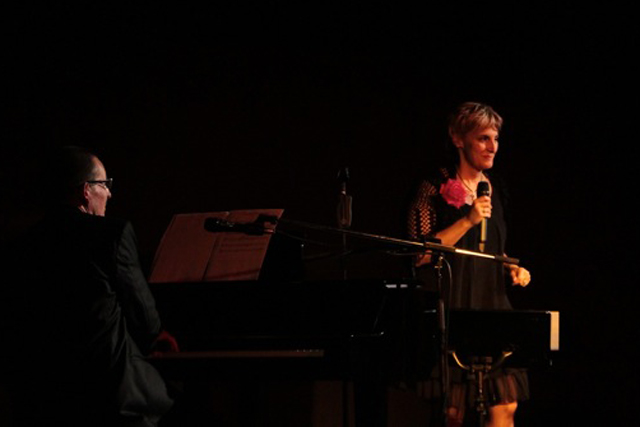 photo spectacle Maggy chante Piaf avec José Arrué